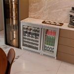 Instalação versátil que permite composição em dupla com cervejeira, outra adega ou módulos complementares, criando um espaço gourmet sofisticado e perfeitamente integrado.