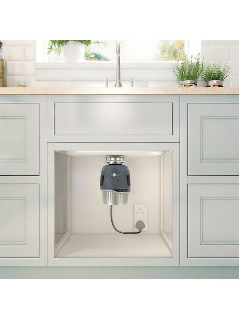 Instalação discreta sob a cuba, mais espaço livre e uma cozinha sempre organizada.