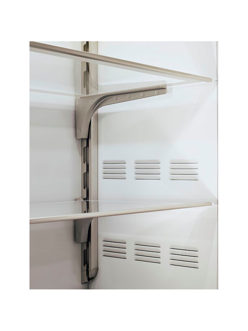 Cortina de ar frio lateral inovadora, tecnologia de fluxo de ar frio que mantém a temperatura interna estável mesmo com a abertura frequente das portas para melhor preservação dos alimentos. Proporciona também maior profundidade interna no refrigerador para armazenar alimentos.