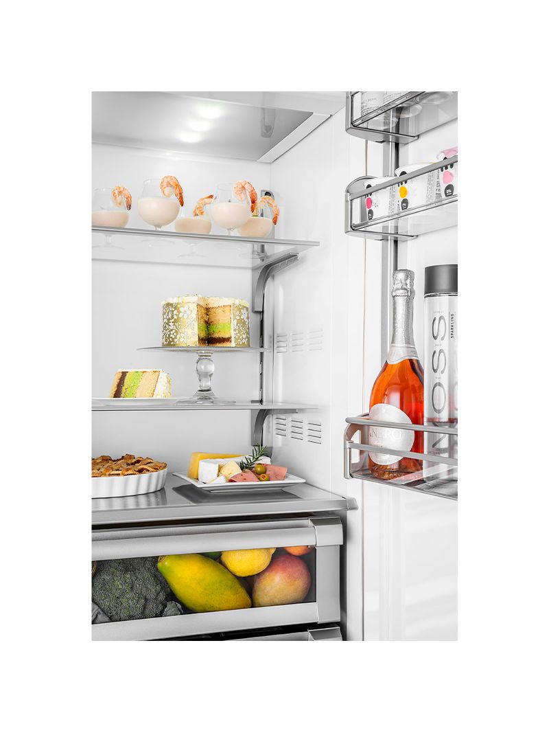 Interior extra profundo obtido por meio da tecnologia de ar frio lateral, que amplia a profundidade interna para armazenar alimentos com mais conforto.