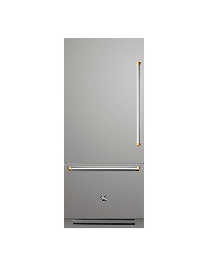 Refrigerador com portas em inox e puxadores Bertazzoni Master Gold.