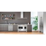 Compõe conjuntos com os demais produtos da linha Bertazzoni Master Series equipados com componentes banhados a ouro como os fogões e a lava-louças.