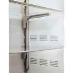 Cortina de ar frio lateral inovadora, tecnologia de fluxo de ar frio que mantém a temperatura interna estável mesmo com a abertura frequente das portas para melhor preservação dos alimentos. Proporciona também maior profundidade interna no refrigerador para armazenar alimentos.