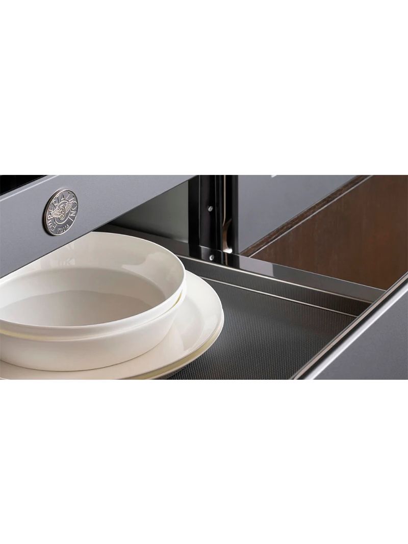 Calor ventilado lateral por convecção realiza o aquecimento rápido e homogêneo de todos os tipos de alimentos e utensílios no interior da gaveta.