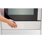 Painel frontal com isolamento térmico proporciona uma temperatura externa segura ao utilizar a gaveta aquecida.