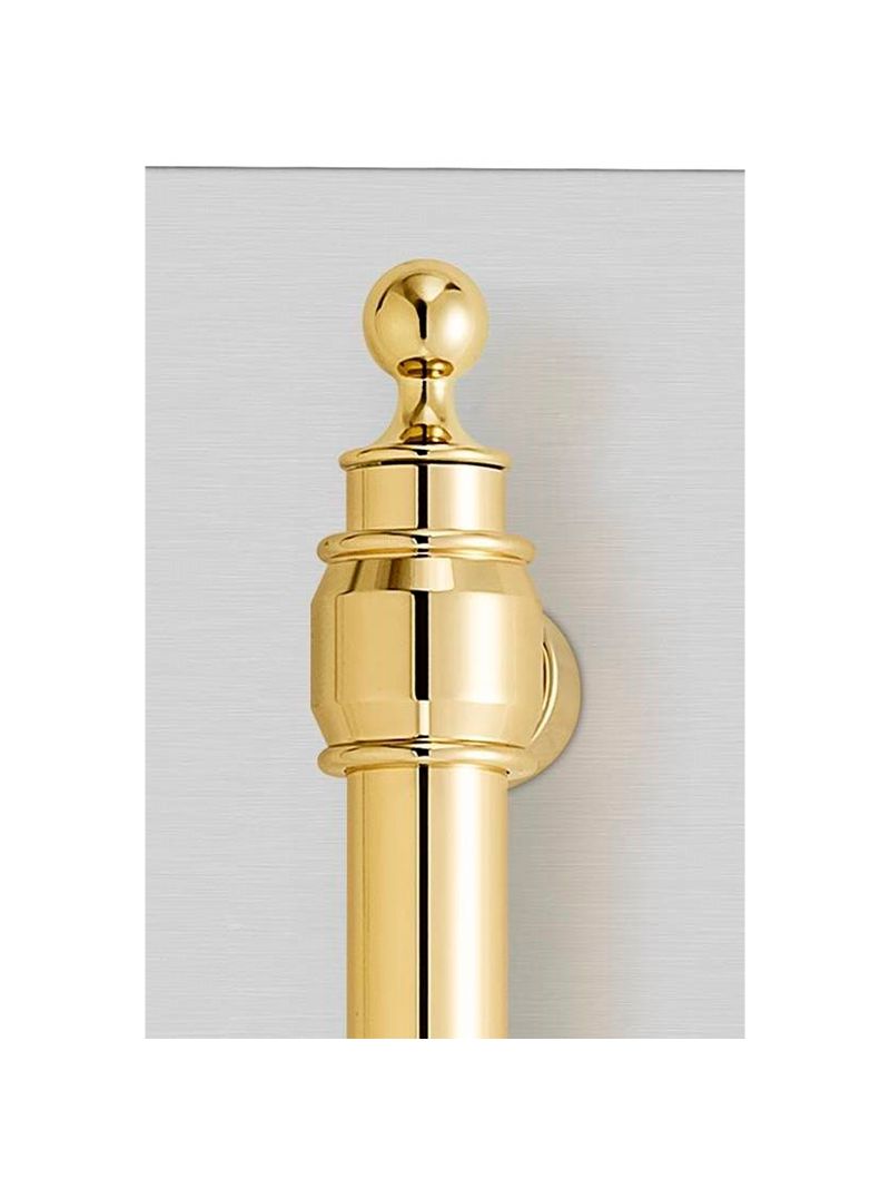 Puxador tubular em latão robusto e elegante, presente em todos os demais produtos da linha Tecno Vintage.