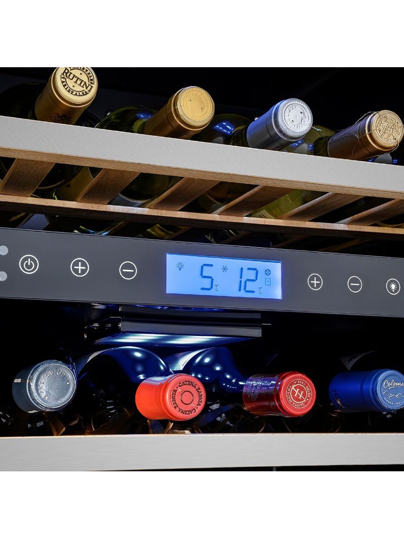 Iluminação por LEDs elegante luz fria e uniforme por todo o seu interior acionada ao abrir a porta e que pode ainda ser mantida acesa.