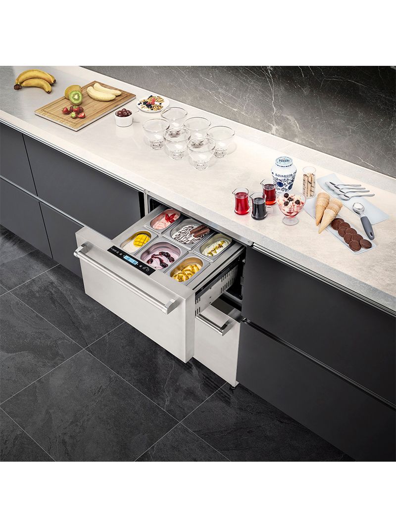 Exclusivo Mise en Place que transforma a gaveta superior em uma estação de sorvetes a - 18 °C, estação de drinks com frutas a 2 °C ou estação de pizzas com os seus ingredientes a 6 °C.