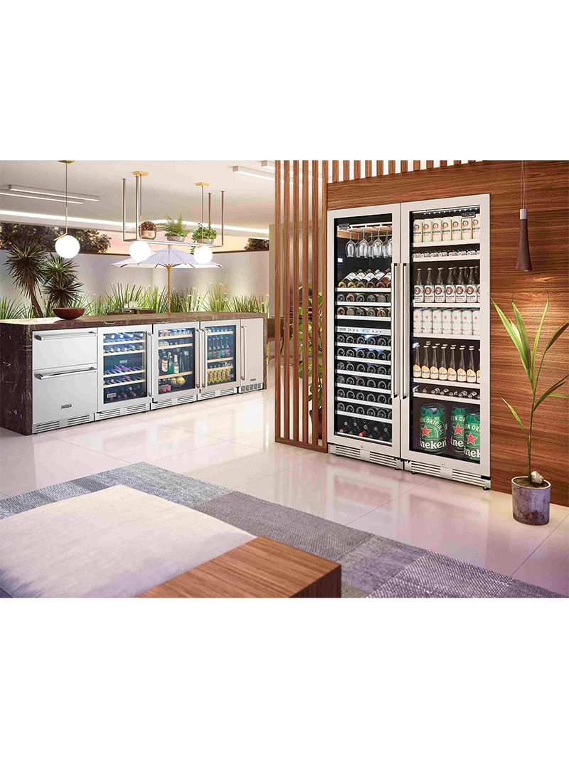 Compõe conjuntos com os demais produtos da linha Tecno Professional com o mesmo design e puxador tubular em inox, como as adegas, as cervejeiras, o frigobar e a máquina de gelo.