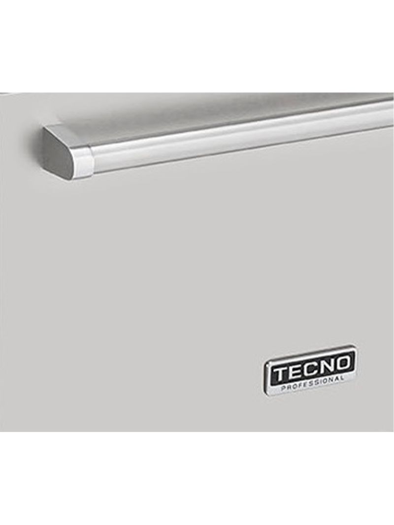 Puxador tubular em inox robusto e elegante, presente em todos os demais produtos da linha Tecno Professional.