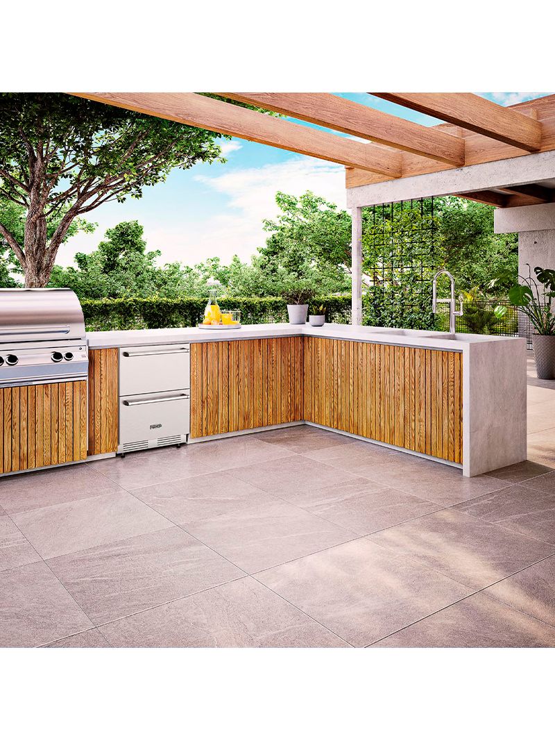 Aplicação externa ou interna fabricada em resistente aço inox 304, permitindo instalação em locais abertos, embutida ou no piso.