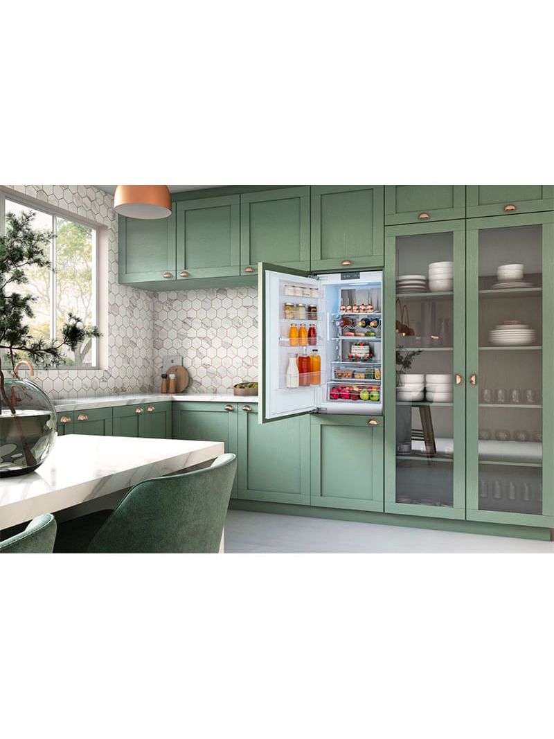 Embutimento perfeito sem frestas as laterais e o topo do TR26 BRDB podem ficar encostados no móvel sem frestas de ventilação. O refrigerador fica alinhado com a frente do móvel em nichos com profundidade a partir de 55 cm.