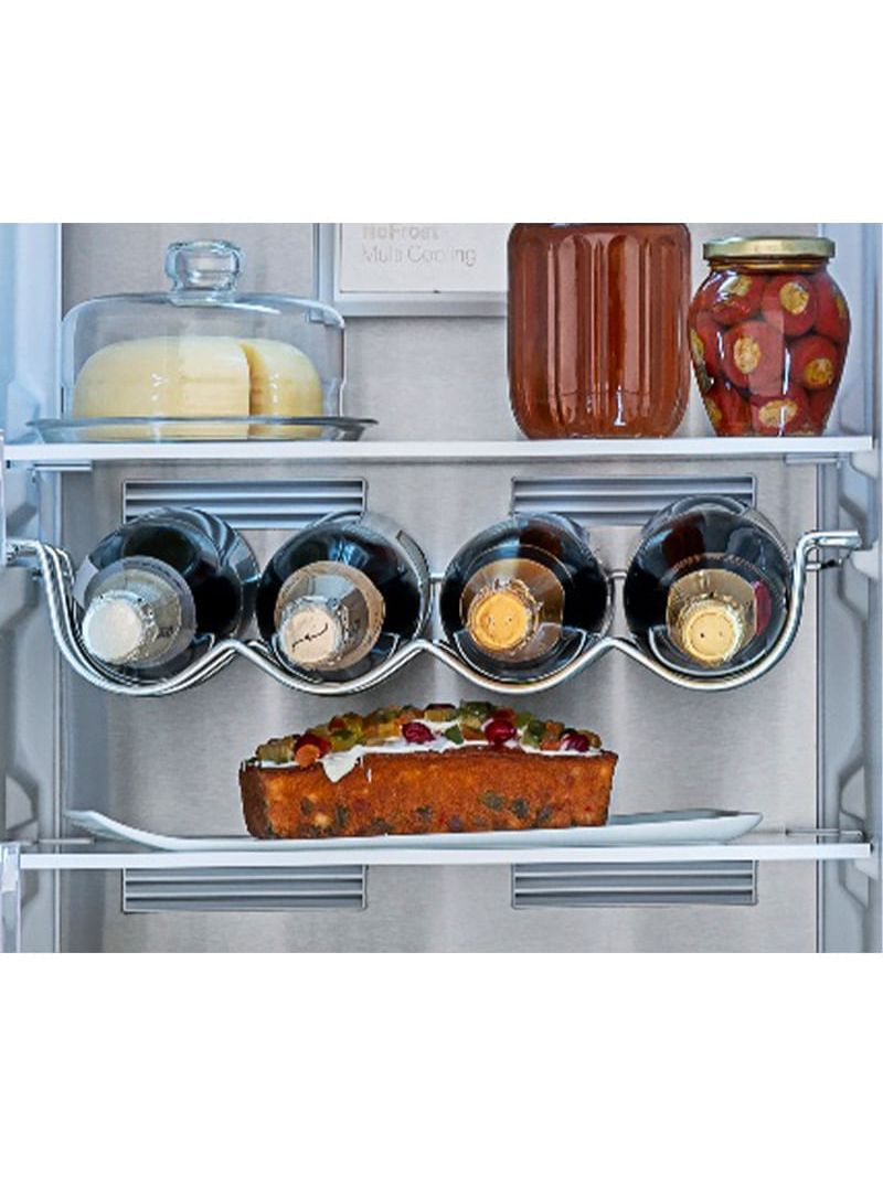 Rack de bebidas em aço cromado armazena com elegância 4 grandes garrafas e proporciona mais espaço para as demais bebidas na porta do refrigerador.