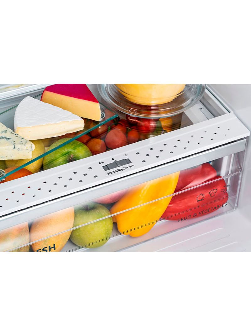 Gaveta com controle de umidade proporciona maior durabilidade à frutas, verduras e vegetais ao regular o nivel ideal de umidade para cada um deles, conservando melhor suas qualidades.