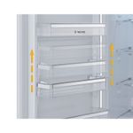 Ajuste rápido das prateleiras permite alterar sempre que necessário as alturas das prateleiras centrais da porta por meio dos botões laterais, acomodando melhor garrafas e embalagens de todos os tamanhos.