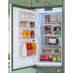 Iluminação por Colunas de LEDs elegante, eficiente e uniforme em todo o interior do compartimento refrigerado.