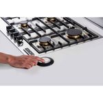 Controle de embutir retroiluminado e rotativo com refinada aplicação na frente do móvel ou na bancada, oferecendo maior segurança por ficar longe das panelas ao acionar a coifa.