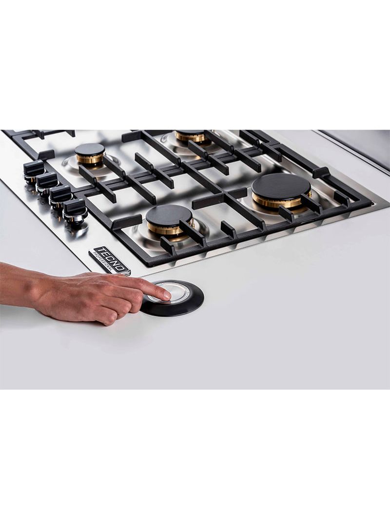 Controle de embutir retroiluminado e rotativo com refinada aplicação na frente do móvel ou na bancada, oferecendo maior segurança por ficar longe das panelas ao acionar a coifa.