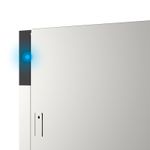 Indicador luminoso de porta aberta que sinaliza o funcionamento da lava-louças no piso, com mais praticidade, segurança e conforto visual no dia a dia.