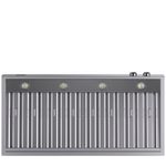 Sistema de aspiração com pré-filtro inercial, que retém partículas mais pesadas logo na entrada, otimiza o fluxo de ar e contribui para maior eficiência e durabilidade do equipamento.