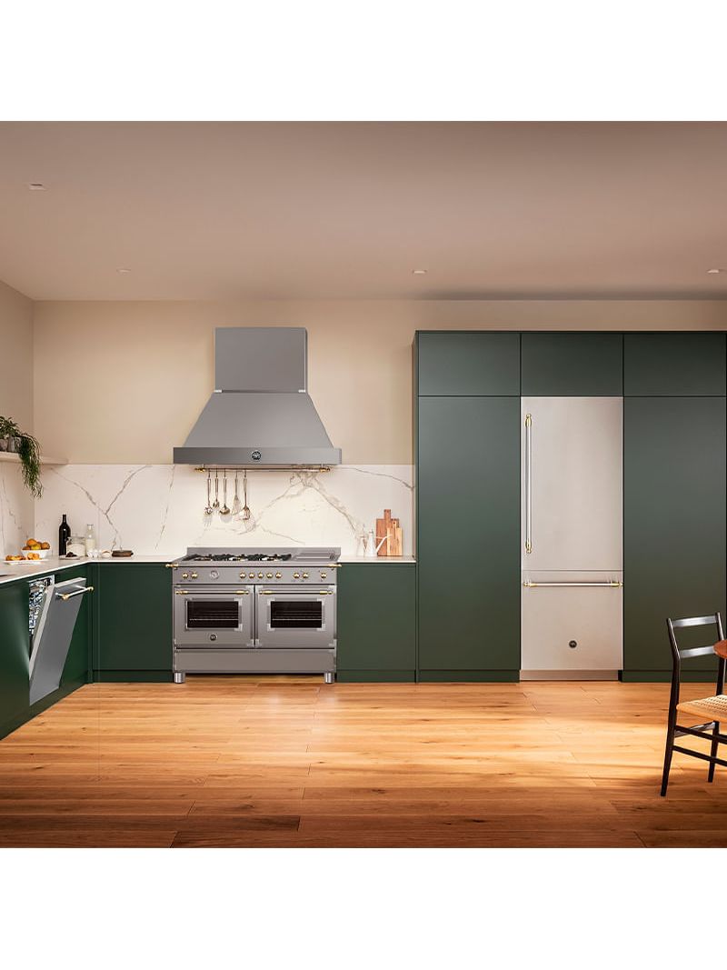 Potente e silenciosa, com motor de sucção de 1.000 m³/h, 3 velocidades e baixo nível de ruído, ideal para cozinhas integradas a outros ambientes.