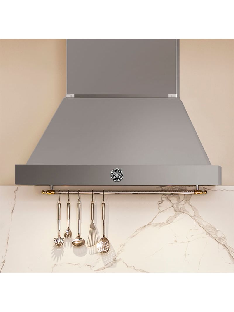 Acabamento em aço inox escovado e cor marfim, superfície lisa, sem porosidade, que facilita e agiliza a limpeza da coifa.