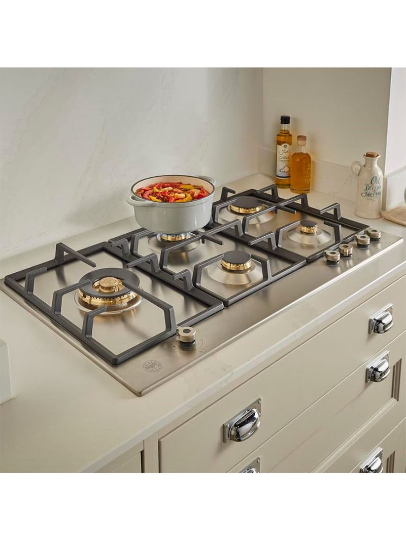 Painel de controle frontal para maior praticidade e segurança ao acionar os queimadores.