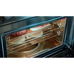 Preparo simultâneo de diferentes alimentos sem troca de sabor ou aroma entre os pratos ao utilizar o calor por convecção ventilada, tornando mais rápido e fácil cozinhar.