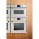 Embutimento em torre pode ser instalado com o forno F6011HER VPTXG e/ou com a gaveta aquecida WD60 PRO X, mantendo o mesmo puxador e acabamentos em latão polido para um conjunto estético uniforme e sofisticado.