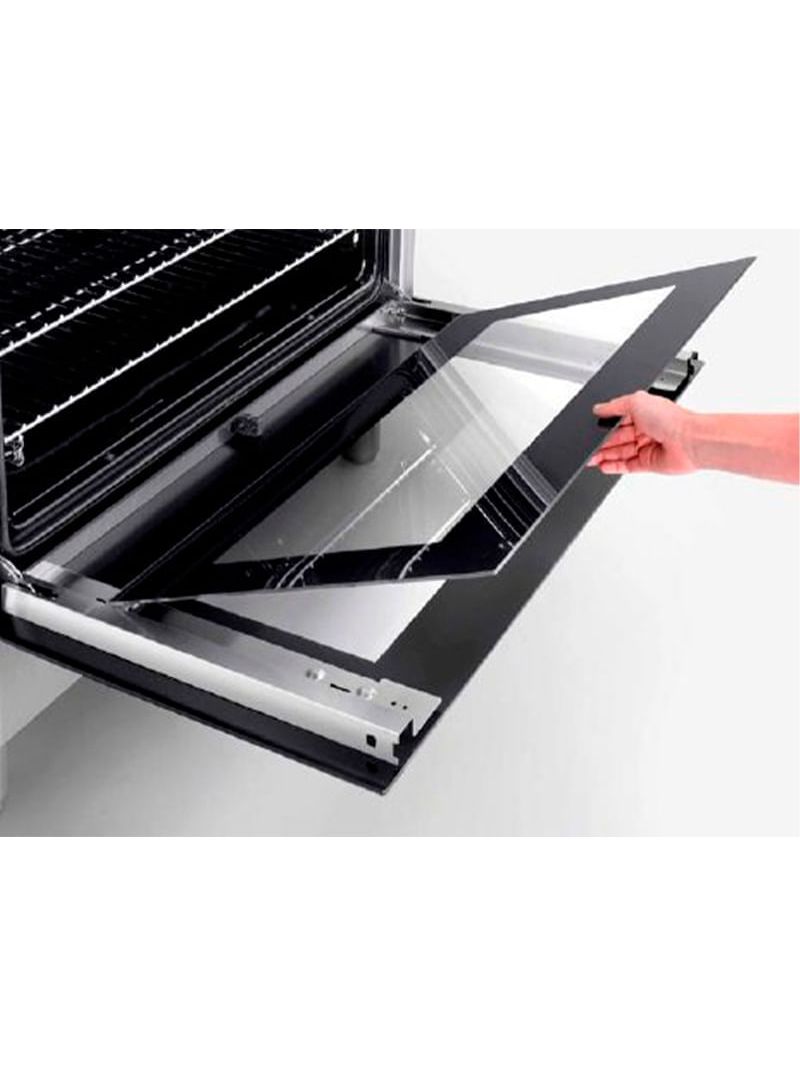 Porta com vidro duplo reduz drasticamente a temperatura da superfície externa do forno garantindo segurança e redução do consumo de energia.