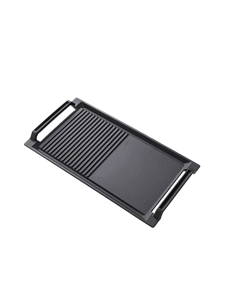 Chapa com acabamento em ferro gusa e construção robusta em material de alta qualidade. Oferece excelente retenção de calor, alta resistência ao uso intenso e estética premium para cozinhas de alto padrão.