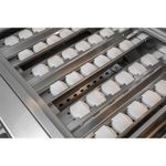 Defletores com briquetes cerâmicos distribuem o calor de forma uniforme, intensificam o sabor e elevam a performance térmica no churrasco.