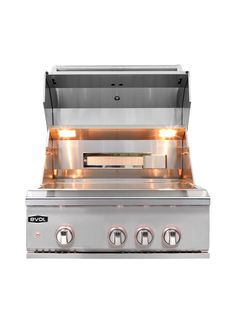 Iluminação interna e no painel que facilita o controle do preparo e o uso da churrasqueira em qualquer horário, inclusive à noite.