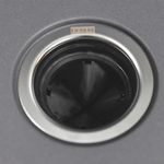 Válvula integrada com acabamento em inox, que assegura vedação eficiente e visual alinhado ao design da cuba.