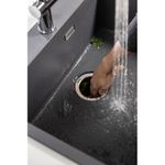 Mais higiene e menos odores com proteção antimicrobiana Safeguard aplicada nas partes molhadas contribui para a redução de odores.