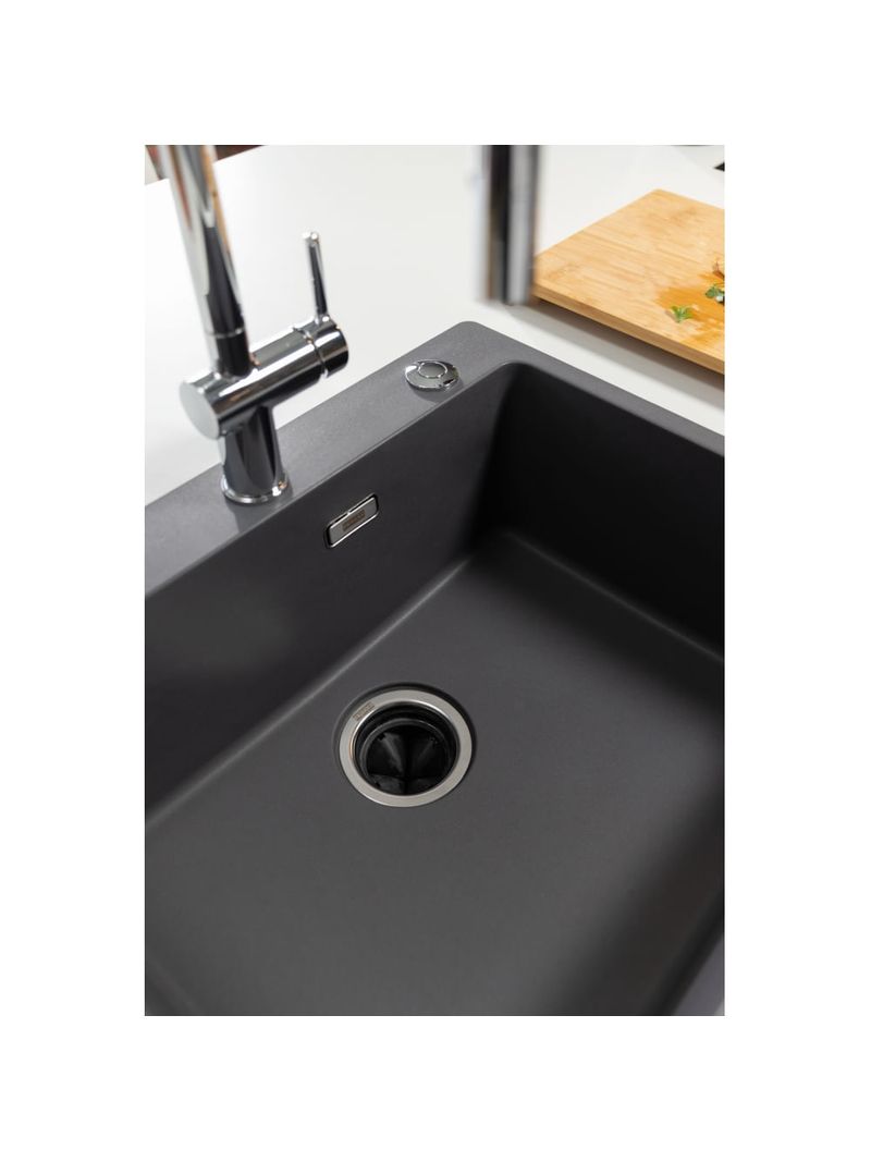 O Triturador Franke Slim mantém a cuba organizada, contribui para a higiene da cozinha e facilita a rotina diária.