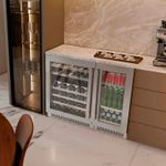 Instalação side by side que une adega e cervejeira com elegância, criando um espaço gourmet completo, funcional e perfeitamente integrado ao ambiente.