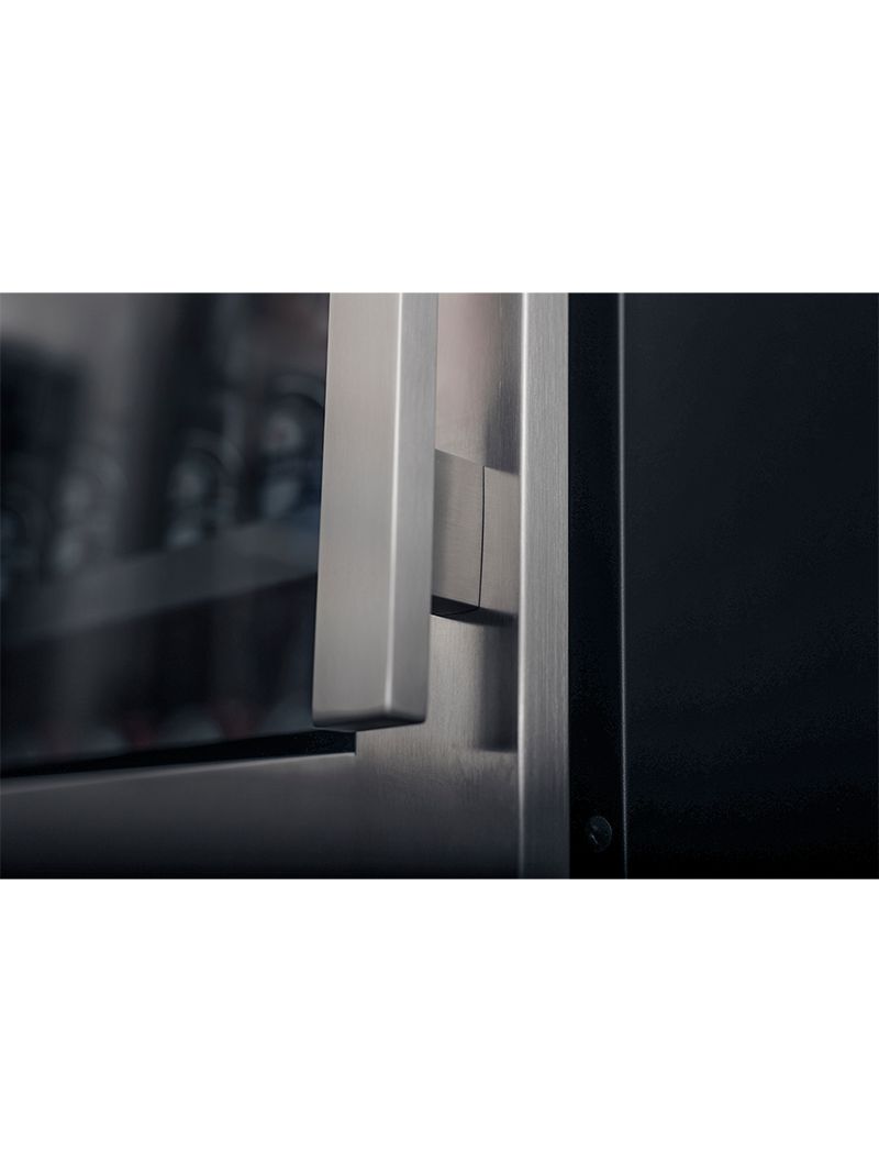 Puxador em inox com acabamento sofisticado e design ergonômico que garante firmeza no manuseio. Um detalhe elegante que valoriza o visual premium e a durabilidade do produto.