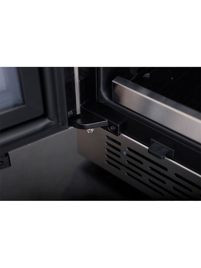 Dobradiças reforçadas com sistema de abertura precisa que garantem suavidade no uso e vedação eficiente. Mais estabilidade, durabilidade e segurança no manuseio diário.