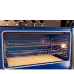 Forno a gás com grill elétrico integrado para mais versatilidade no preparo.