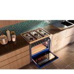 Revestimento interno Easy Clean com acabamento cerâmico que reduz a aderência de resíduos e facilita a limpeza do forno.