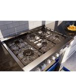 Trempes em ferro fundido com estrutura contínua que permite deslizar as panelas com estabilidade e segurança.