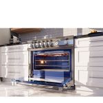 Revestimento interno Easy Clean com acabamento cerâmico que reduz a aderência de resíduos e facilita a limpeza do forno.