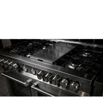 Trempes em ferro fundido com estrutura contínua que permite deslizar as panelas com estabilidade e segurança.