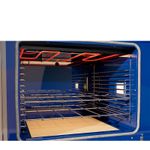 Forno a gás de 62 L com grill elétrico integrado para assados uniformes e finalizações gratinadas.