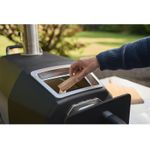 Funcionamento a lenha que proporciona altas temperaturas e sabor autêntico no preparo de pizzas e assados.