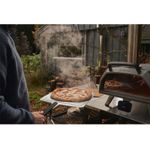 Ampla área de cozimento que comporta pizzas de até 40 cm além de frango inteiro pães artesanais e diversos preparos.