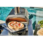 Ampla área de cozimento que comporta pizzas de até 30 cm além de frango inteiro pães artesanais e diversos preparos.