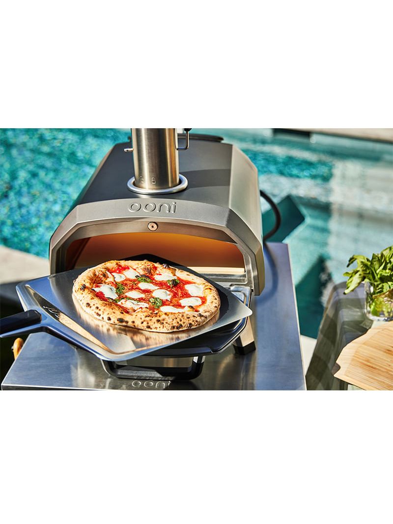 Ampla área de cozimento que comporta pizzas de até 30 cm além de frango inteiro pães artesanais e diversos preparos.