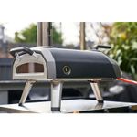 Termômetro digital com sonda que permite monitoramento preciso da temperatura interna para controle exato de carnes massas e assados.